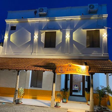 Luna Park & Resort Kottakuppam Exteriör bild